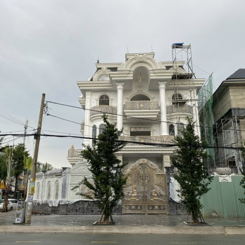 Biệt thự góc (20mx20m) DTXD: 1200m2